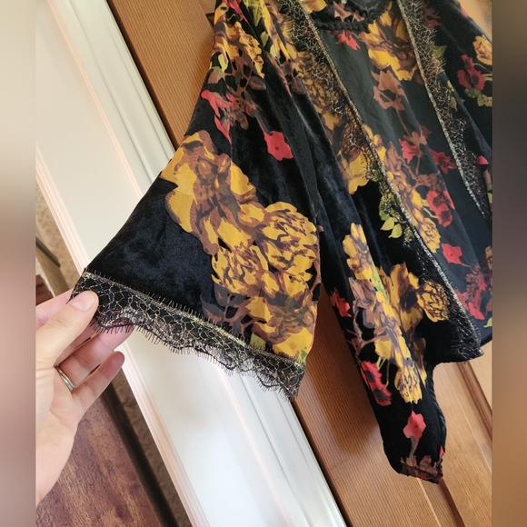 Velvet Fall Floral topper - Picture 2 of 6